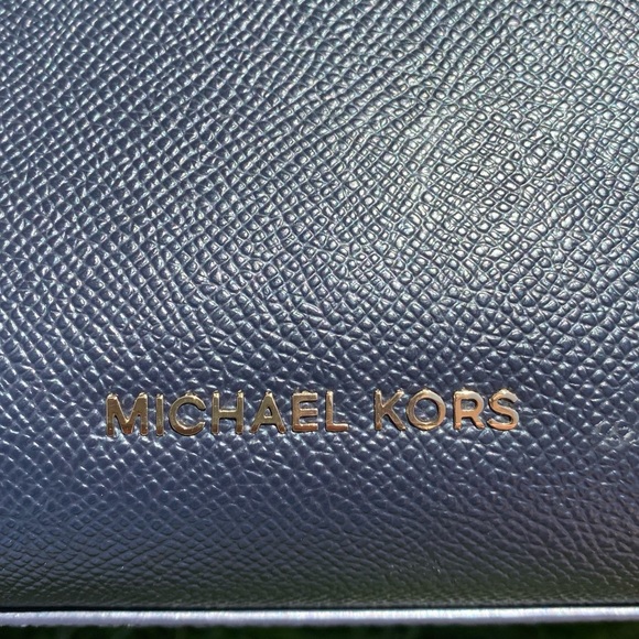 💘 Host Pick 💘 MK Sylvia Medium Crossgrain Leather Satchel - Picture 4 of 9